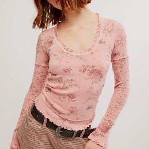 FREE PEOPLE - WE THE FREE CLOVER PRINTED THERMAL IN PINK COMBO Large